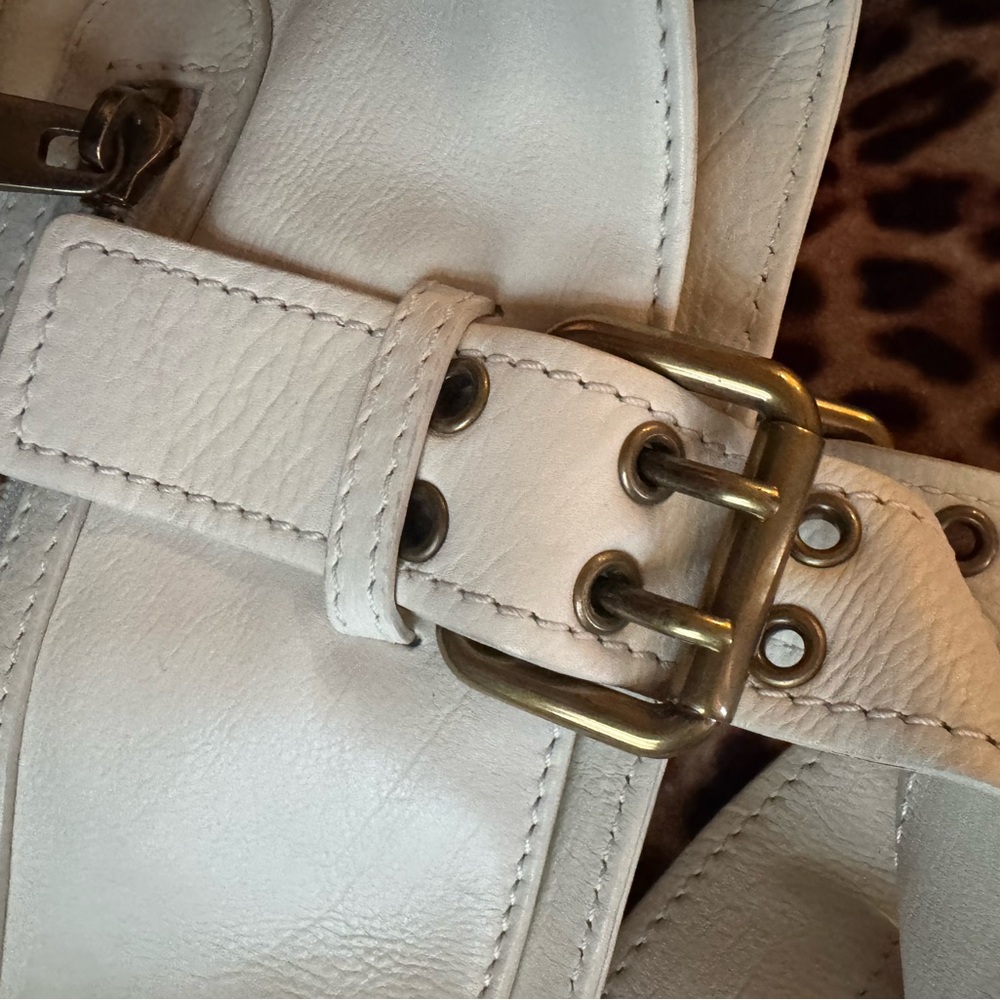 Marc Jacobs White Stella Limited Edition Shoulder Bag with Brass Hardware - Picture 9 of 10